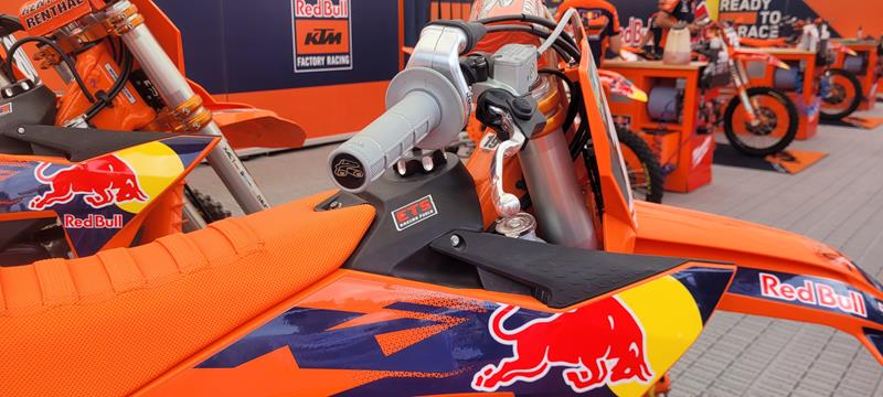 Dominancia techniky KTM v priamom prenose od OKR Moto